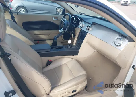 2009 Ford Mustang V6/V6 Premium z USA, uszkodzony, nr VIN 1ZVHT80N795127085